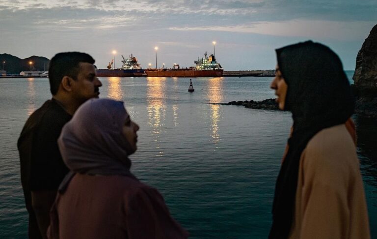 Ормузькою протокою за два дні пройшли тільки сім суден – ЗМІ