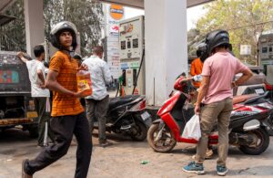 Перехід на “дистанційку”. Світ економить пальне