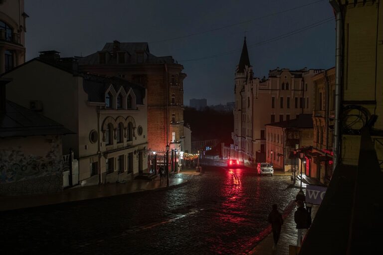 По всій Україні відкновили відключення світла