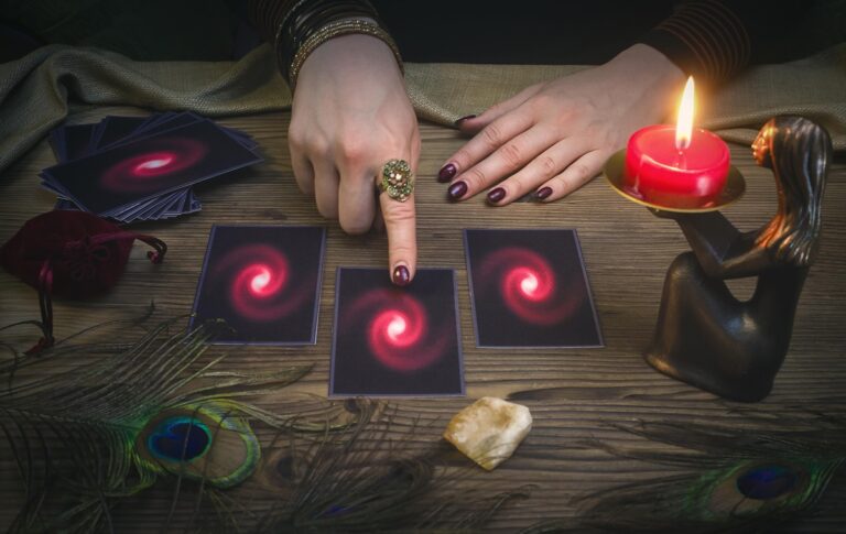 Половина росіян вірить у домовиків і ясновидців – опитування