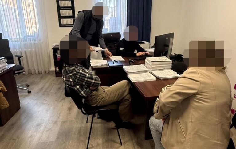 Посадовицю з Рівненщини підозрюють у масштабній вирубці лісу