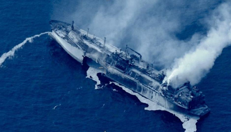 Пошкоджений російський газовоз дрейфує в Середземному морі