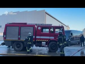 Київщина: ліквідовано масштабну пожежу у складській будівлі