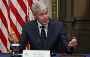 США обіцяють не знімати санкції з російської нафти