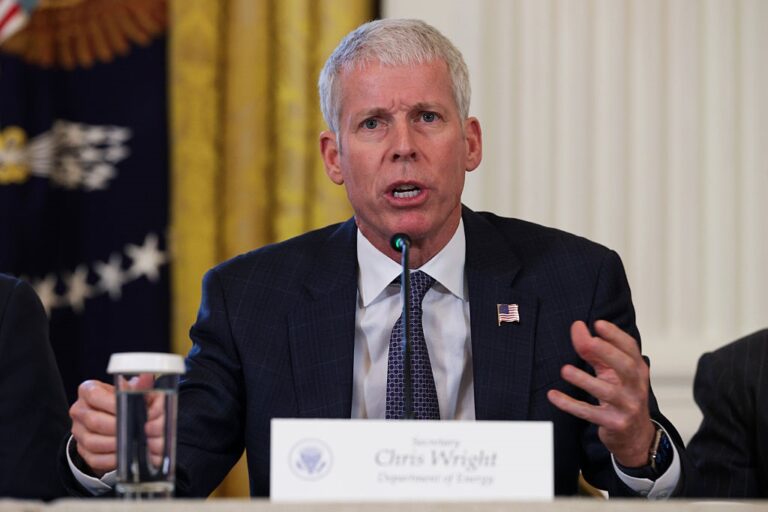 США поки не готові супроводжувати танкери через Ормузьку протоку