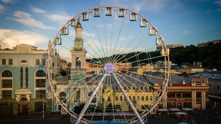 Суд скасував арешт колеса огляду на Контрактовій площі в Києві