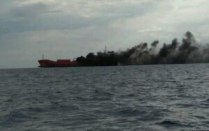 У Перській затоці танкер під прапором США потрапив під обстріл