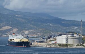 Україна домовляється з Грецією про постачання дизеля та газу