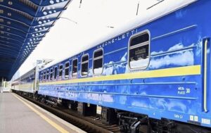 Укрзалізниця попередила про затримки потягів після нічної атаки РФ