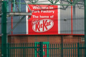 В KitKat заявили, що знайшли 12 тонн украдених вафель