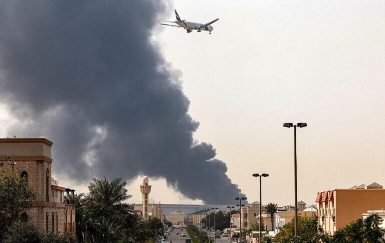 В ОАЕ заявили про атаку іранських дронів та ракет