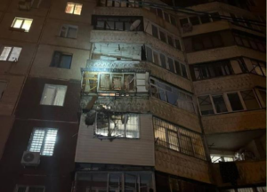 В Одесі дрон влучив у багатоповерхівку, є постраждалий