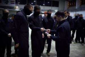 Зеленський у Румунії зустрівся з українськими пілотами F-16