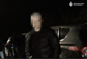 Зі зброєю “визволяв” мобілізованого друга: нацгвардійцю загрожує до 8 років