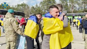 СБУ показала ексклюзивне відео з обміну полоненими 24 квітня