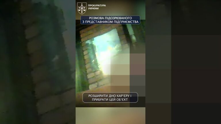 Посадовець Укрзалізниці вимагав $100 000 готівкою: отримав їх разом із підозрою