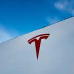 Акції Tesla падають на тлі слабких продажів