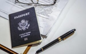 Американці по всьому світу масового відмовляються від громадянства – ЗМІ