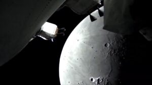 Artemis II сфотографував зворотній бік Місяця і встановив новий рекорд