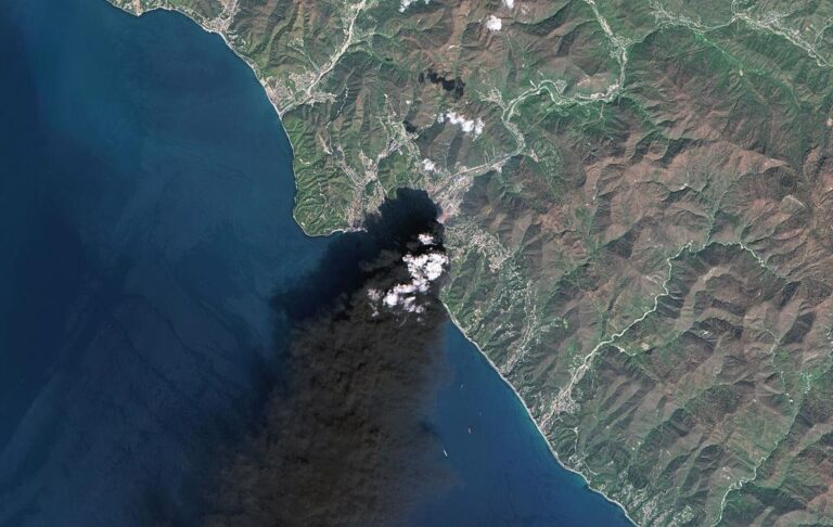 Атаки дронів: танкери тікають з Туапсе до Новоросійська