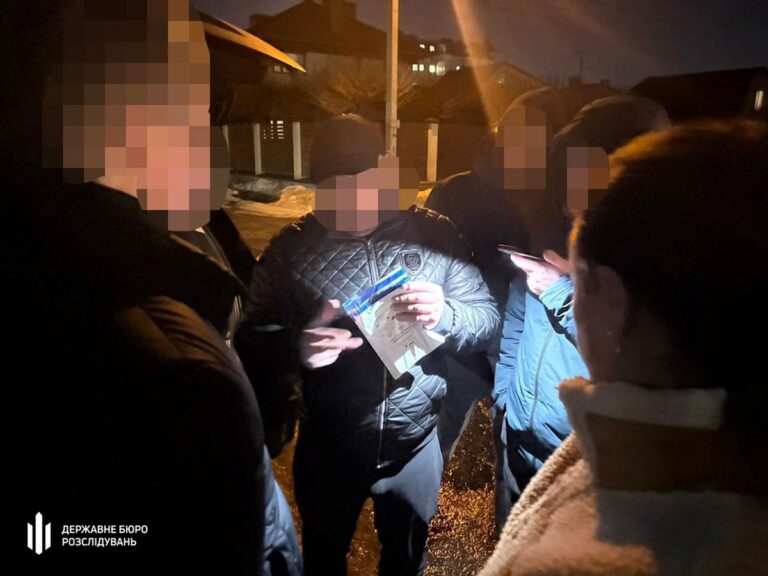 Чиновник-хабарник перерахує 1,5 млн грн на ЗСУ – ДБР