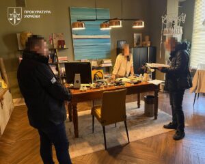 Екскерівник міграційної служби Хмельниччини приховав майно на понад 30 млн