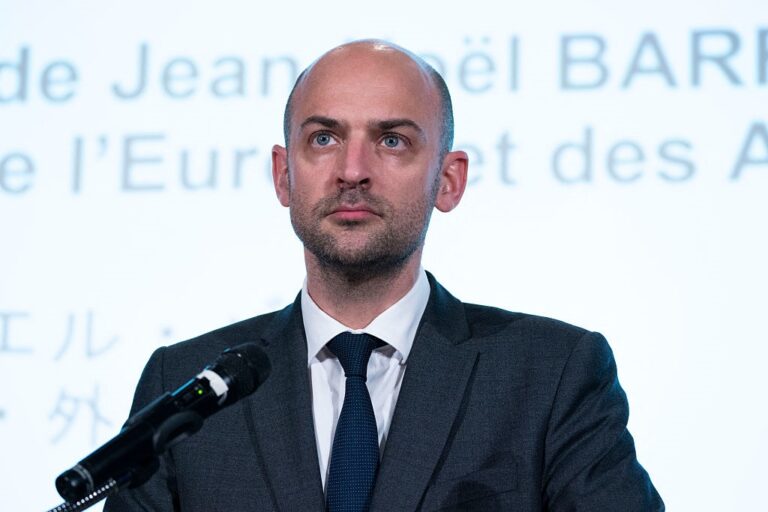 Франція розкритикувала розмови Сіярто з Лавровим