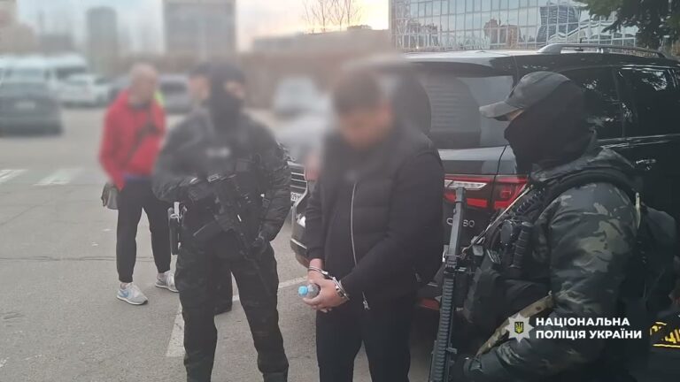 Продавали бронь та виїзд за кордон: Нацполіція затримала учасників схеми