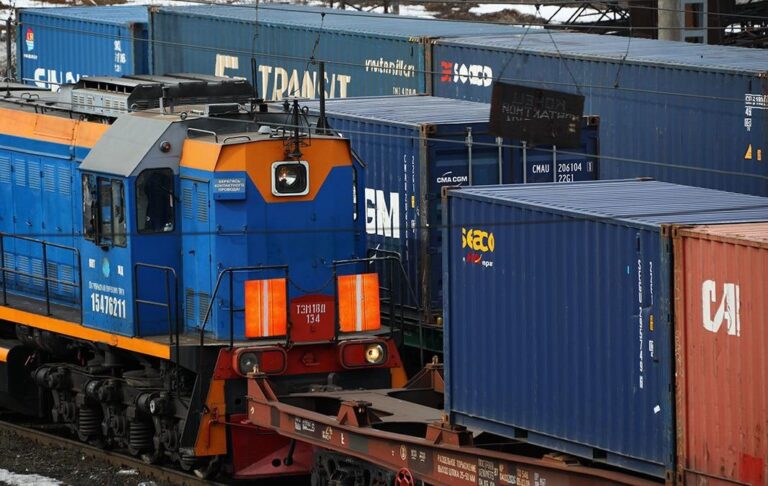 Імпортери РФ змушені уникати привозу товарів з Китаю через Казахстан – ЗМІ