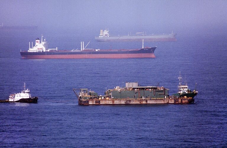 Іран – США: Сумуватимете за бензином по $4-5