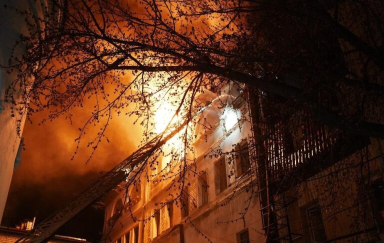 Харків у вогні: з’явилися кадри наслідків атаки