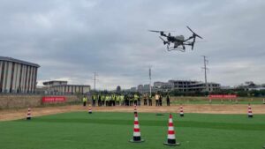 Китайські вчені навчилися заряджати дрони прямо під час польоту