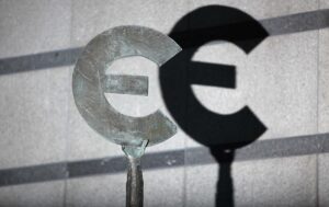 Курс євро підскочив до рекордного рівня в Україні