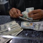 Курси долара і євро сягнули психологічних рубежів