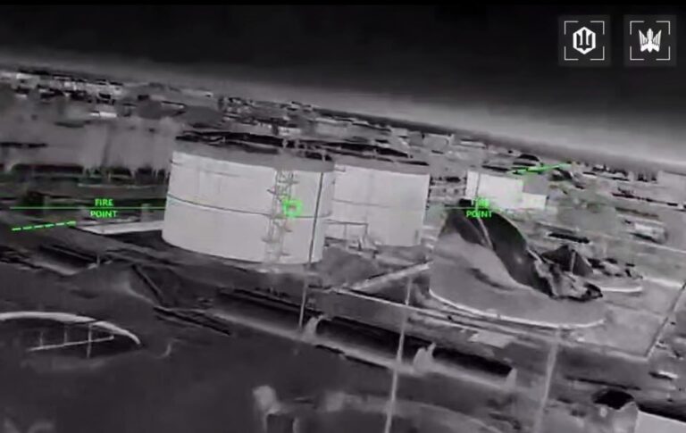 Мадяр показав удари по нафтобазі в Феодосії