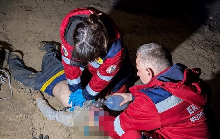 На Київщині 11-річного хлопчика засипало піском, він загинув