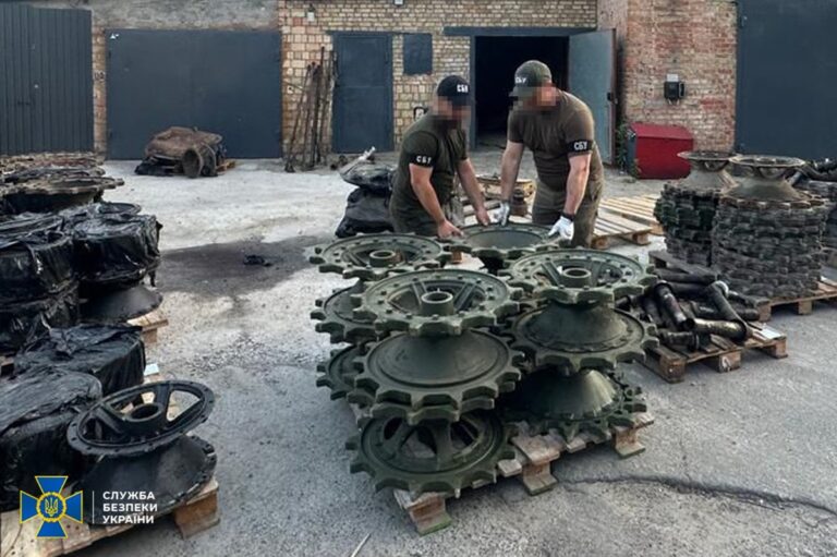 На потреби ЗСУ передали вилучені запчастини для бронетехніки на 20 млн