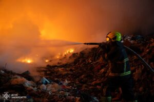 На Закарпатті палає сміттєвий полігон