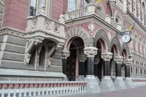 НБУ пом&rsquo;якшив валютні обмеження для оборонки та військових
