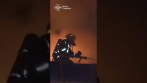 ПЕКЛО НА ХМЕЛЬНИЧЧИНІ: Гігантська пожежа після удару БпЛА!