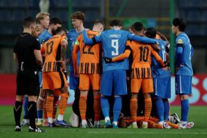 Обнадійливий початок матчу Шахтаря був перерваний непритомністю його гравця