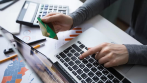 Платежі онлайн: який спосіб краде гроші, а який ні