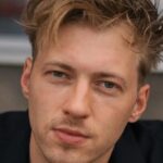 Популярний актор вперше засвітив нову обраницю