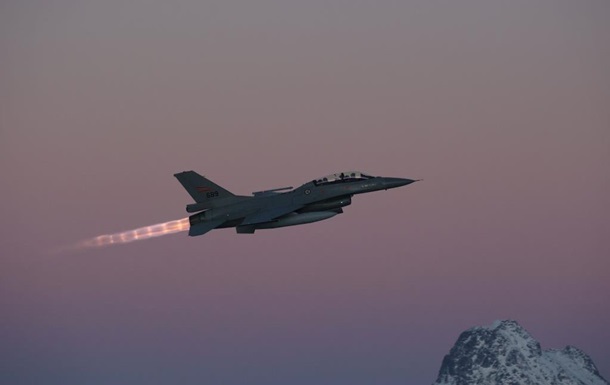 Прем’єр Норвегії сказав, коли їхні F-16 з’являться у небі України