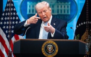 Прихильники MAGA почали вимагати відставки Трампа