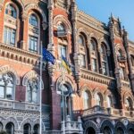 Продаж доларів на міжбанку впав нижче психологічної межі