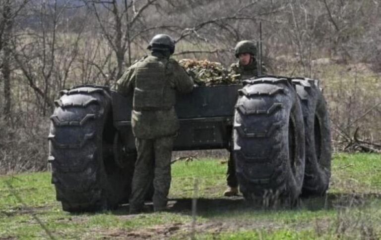 Росіяне вперше “засвітили” на фронті всюдихідний Челнок