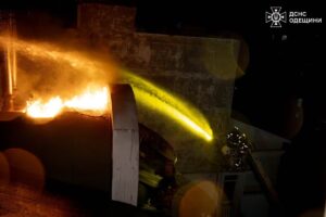 Росіяни вдарили по портах Одеси: пошкоджене судно під прапор Науру