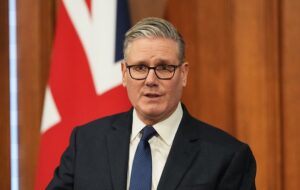 Світові лідери обговорюють війну в Україні у WhatsApp – Стармер