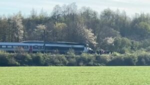 У Франції потяг зіткнувся з військовим конвоєм, є жертва та 27 поранених